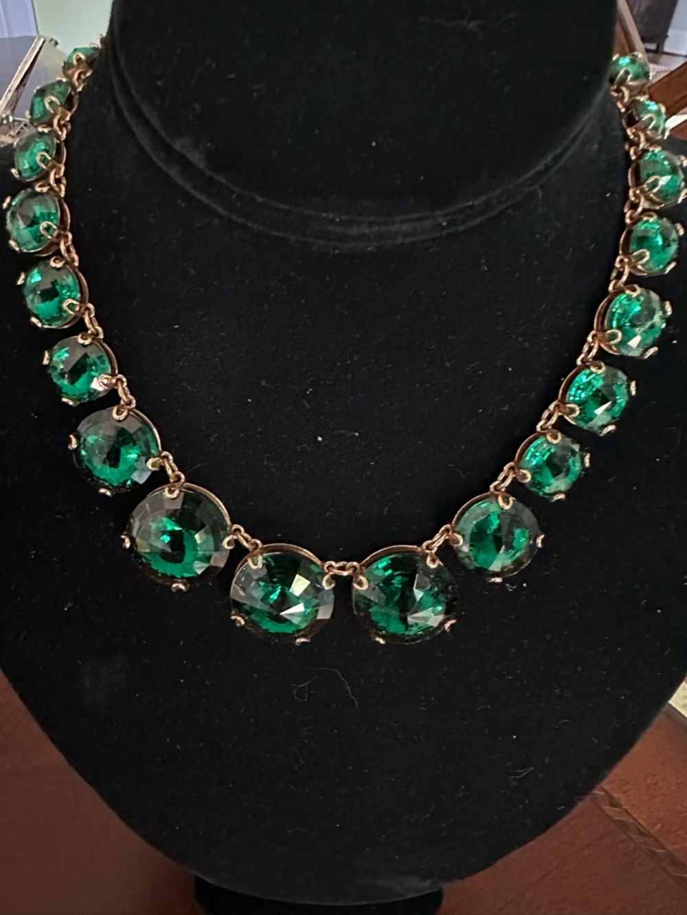 HENRI BENDEL ON POINT CRYSTAL COLLAR EMERALD GREEN BRASS HARDWARE NECKLACE EUC